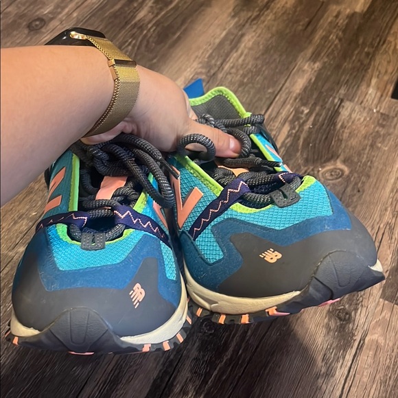 New Balance Dynamic Blue and Green Sneakers for Performance - Picture 6 of 8